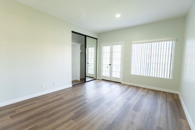 Interior Photo - 1620 South Bentley Ave