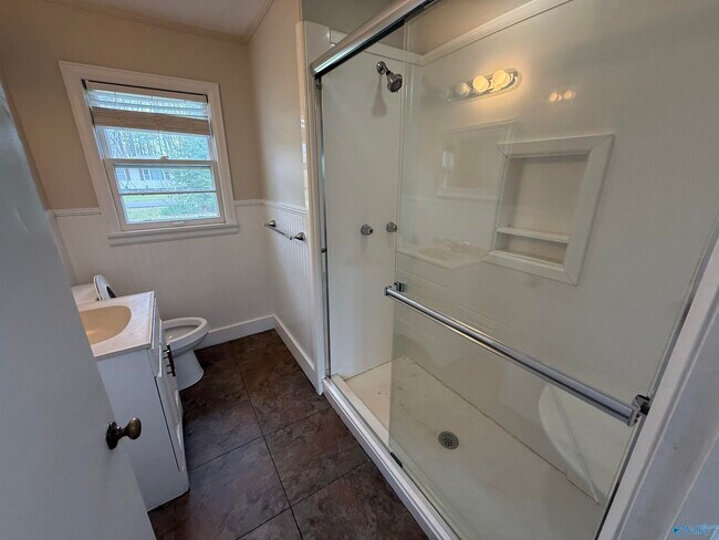 Building Photo - 804 Williams St