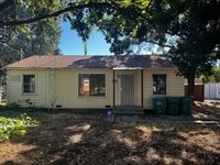 Building Photo - Charming 2/1 with bonus room on HWY 32