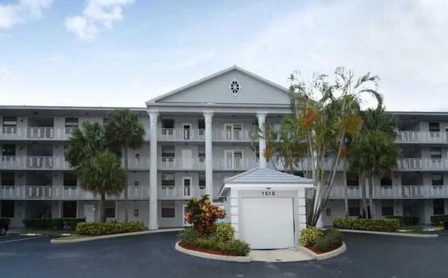 Building Photo - 1811 Sabal Palm Dr