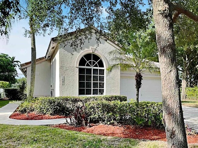 Building Photo - 1401 Banyan Cir