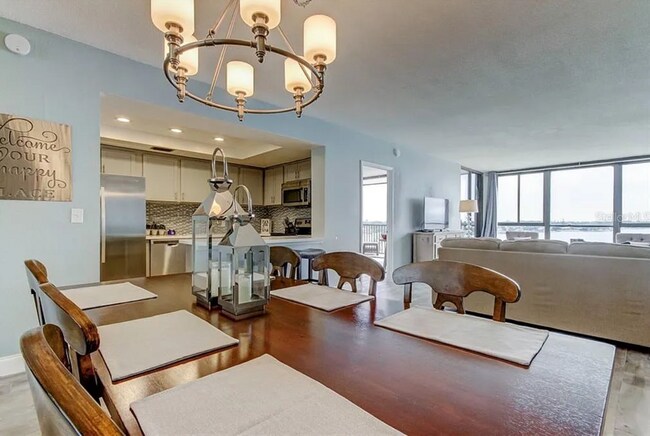 Building Photo - LONG TERM - FULLY FURNISHED 2/2 Open water...