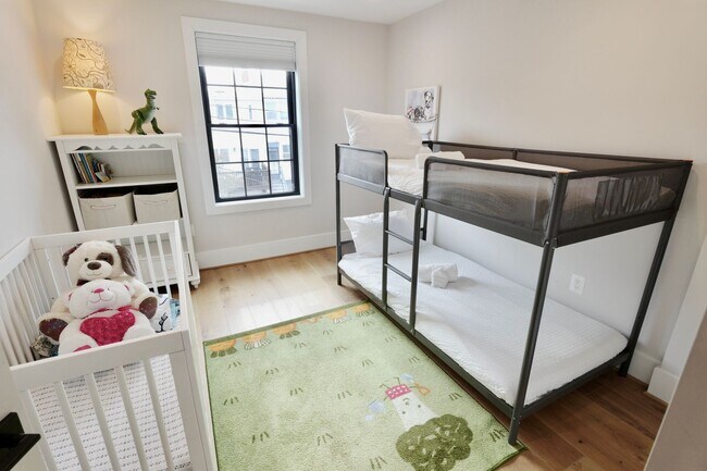 Building Photo - Luxury Rowhouse Living in Columbia Heights (w/Solar!)