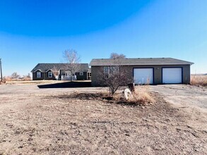 Building Photo - Country Living!! 3bd 2.5ba Home, with Larg...