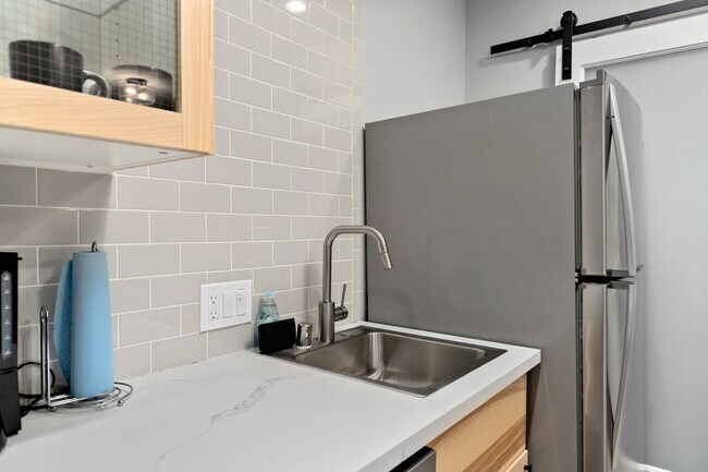 Building Photo - 3228 Broadway