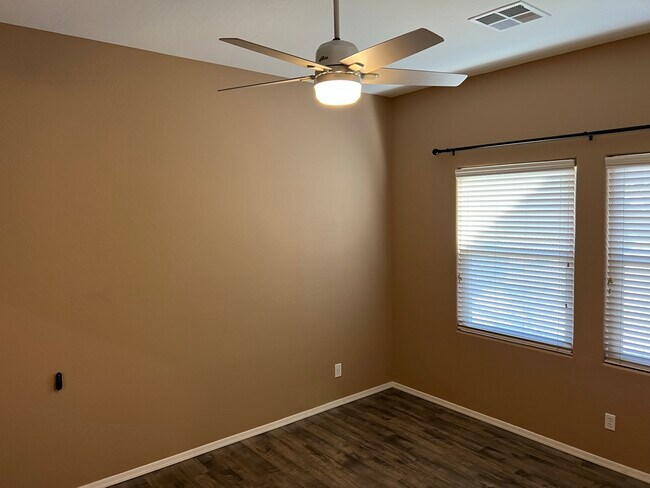 Building Photo - 25 S Quinn Cir