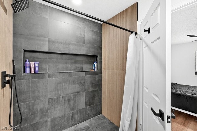 Building Photo - 5576 W Rochelle Ave.