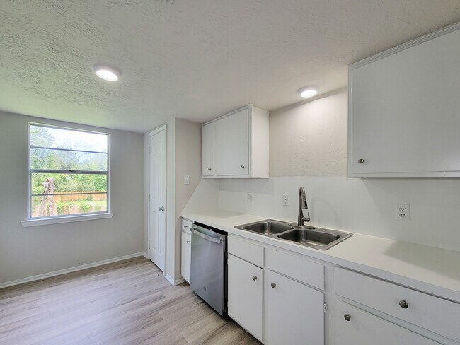 Building Photo - 8719 Valley Song Dr