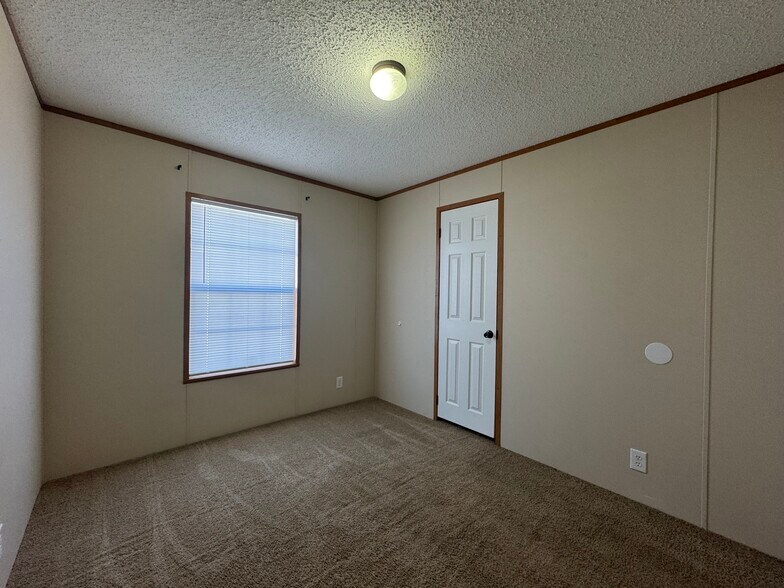 Building Photo - 4170 Lilac Ln