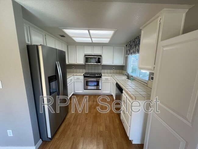 Building Photo - 159 Valley Oak Dr
