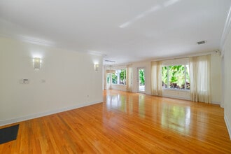 Building Photo - 911 Mariana Ave