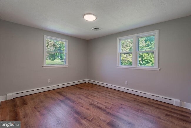 Building Photo - 360 Hollowbrook Dr