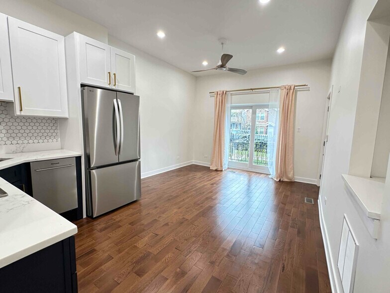 Building Photo - 1529 N Maplewood Ave