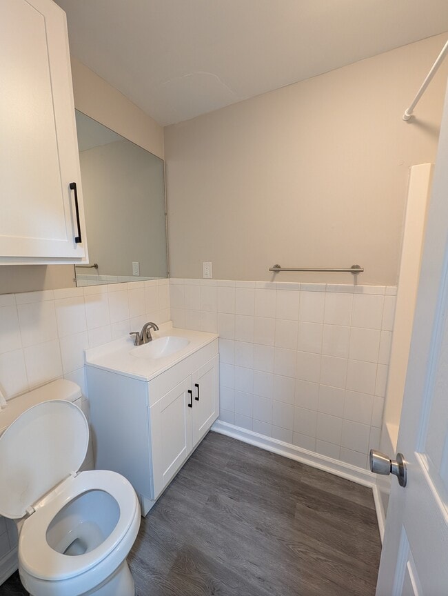 Building Photo - 120 Jenness Ln