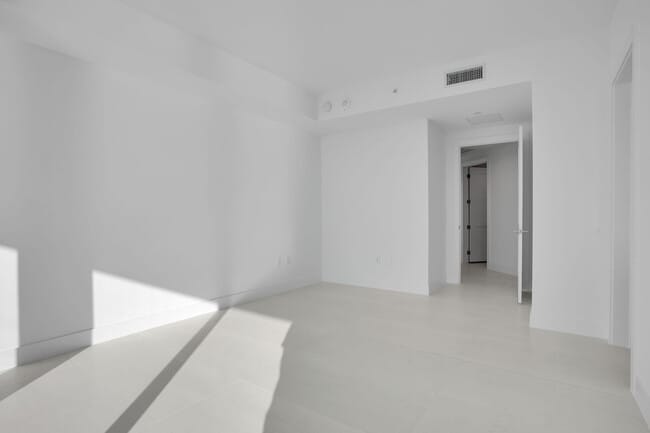 Building Photo - 153 N Seabreeze Blvd