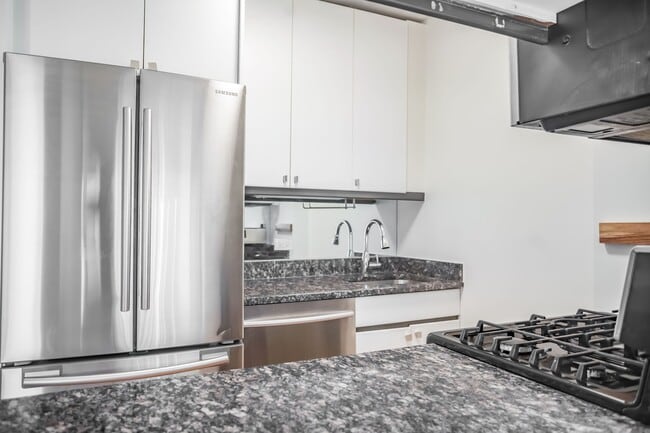 Building Photo - 250 W 89th St