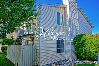 Building Photo - Convenient & Cozy Ground Level Condo Near ...