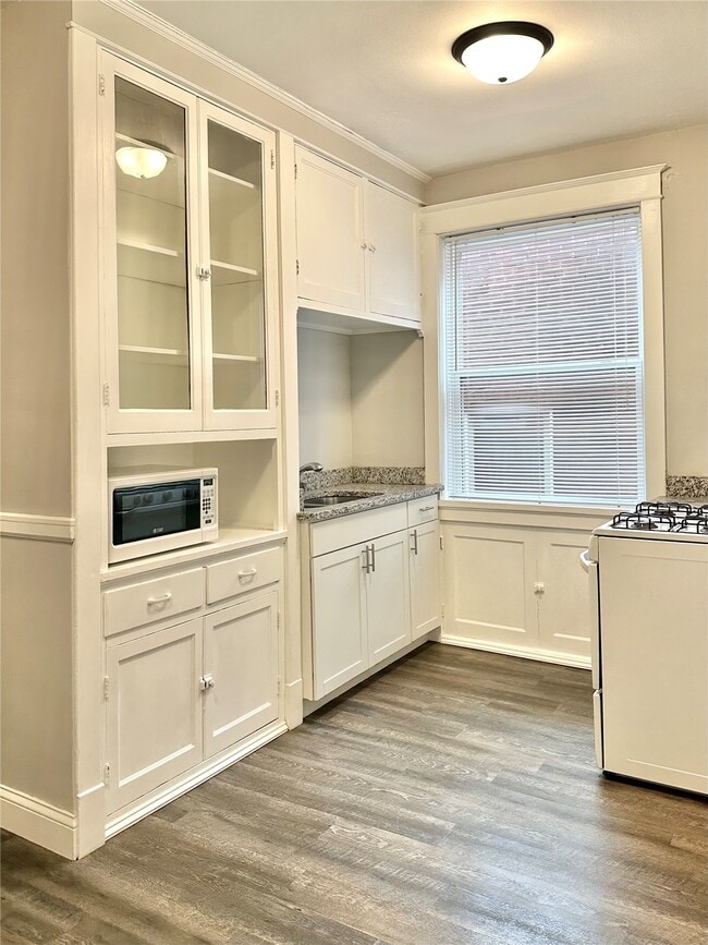 Building Photo - 4917 Murdoch Ave