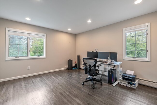 Building Photo - 55 Auryansen Ct