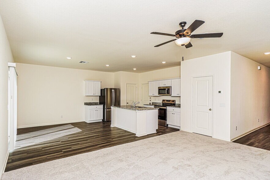 Building Photo - 5543 Bluebell Mdw