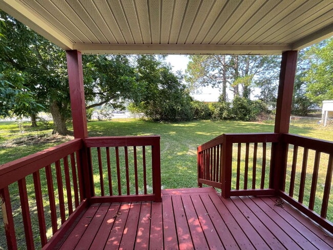 Building Photo - SPACIOUS BRICK RANCH in GOLDSBORO! 4 BR, 2 BA - FENCED-IN YARD *Convenient to SJAFB*