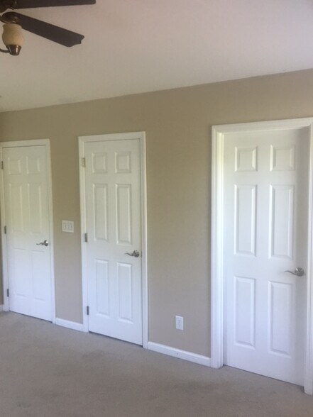 Building Photo - 2928 Woodland Park Dr