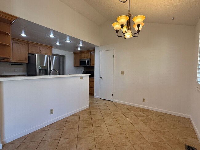 Building Photo - Cozy 3 Bedroom 2 Bath home located conveniently in San Jose