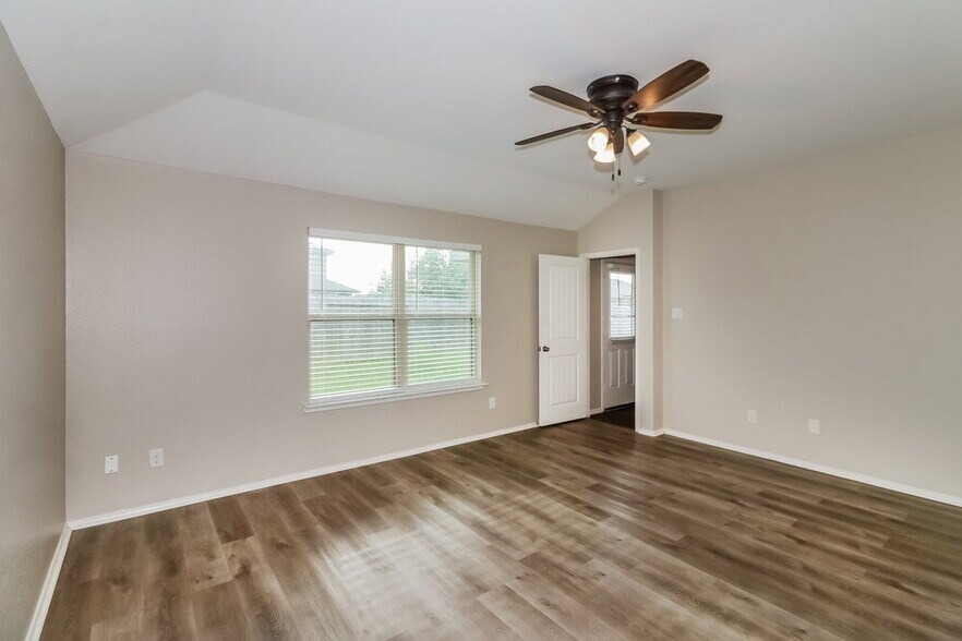 Building Photo - 8102 Rose Petals Ln