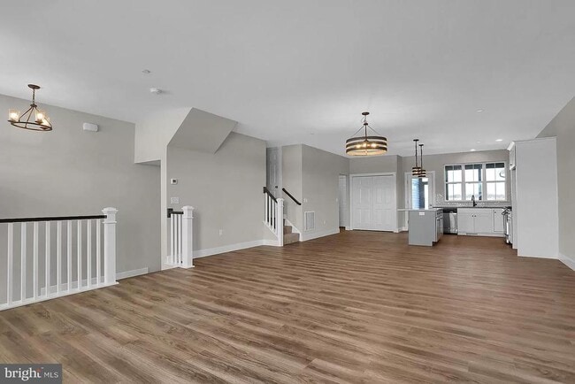 Building Photo - 121 Despina Dr