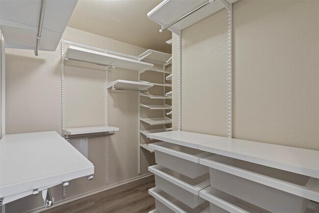 Building Photo - 2310 Sweet Clover Dr