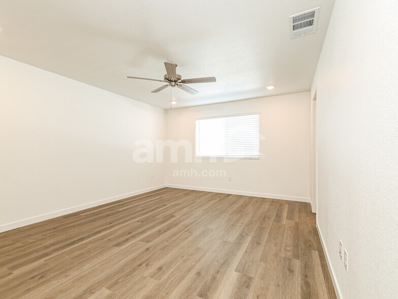 Building Photo - 2364 Devin Ave