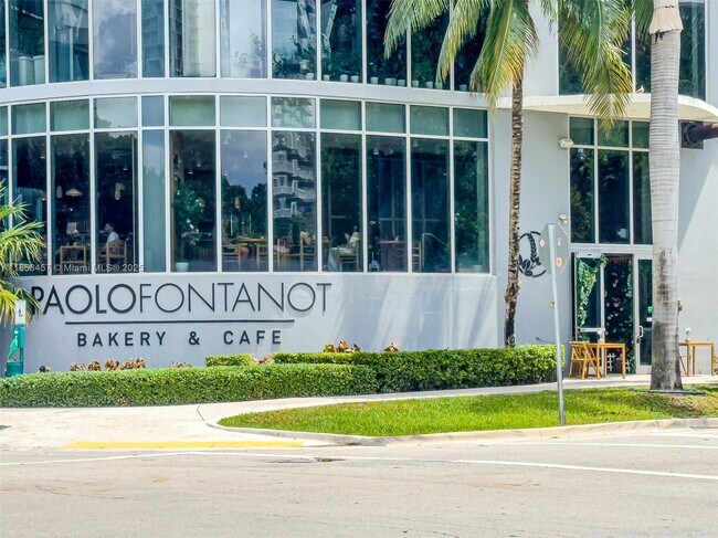 Building Photo - 1800 N Bayshore Dr