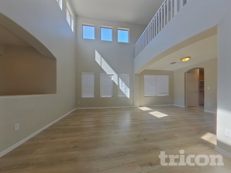 Building Photo - 4442 W Apollo Rd