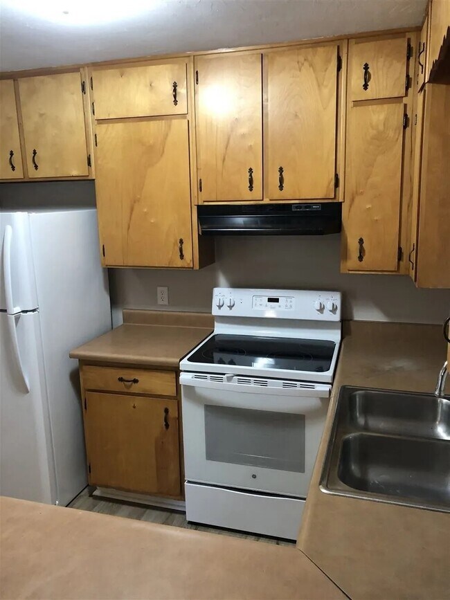 Building Photo - 6511 Bombadil Dr