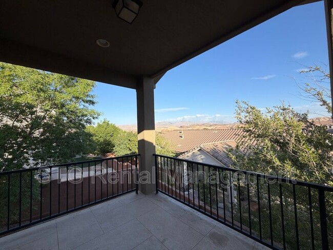 Building Photo - 469 E Barcelona Dr