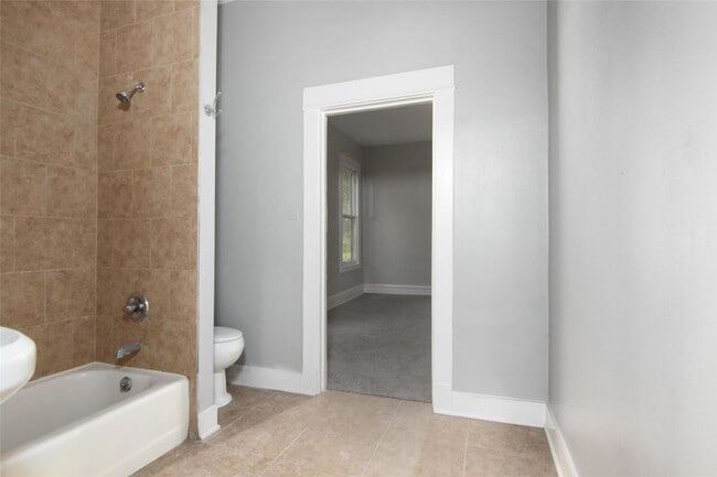 Building Photo - 3220 Melbourne St