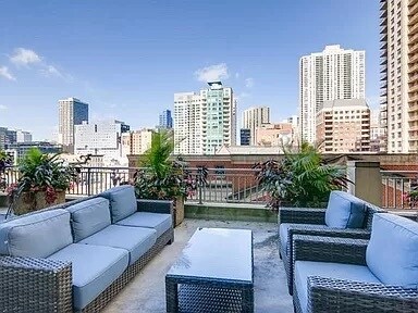 hospitality suite patio - 600 N Dearborn St