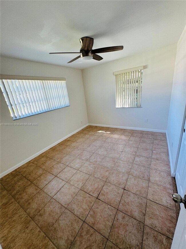 Building Photo - 3 bedroom in Hollywood FL 33021