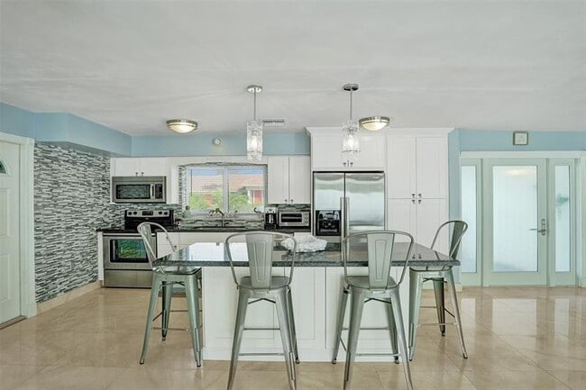 Building Photo - 3406 Robbins Rd