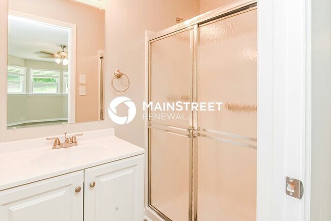 Building Photo - 4 Bedroom Pet-Friendly Home in Charlotte, ...
