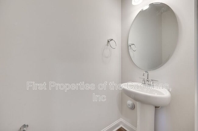 Building Photo - 642 Altamonte Dr