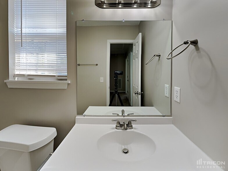Building Photo - 104 Kells Dr