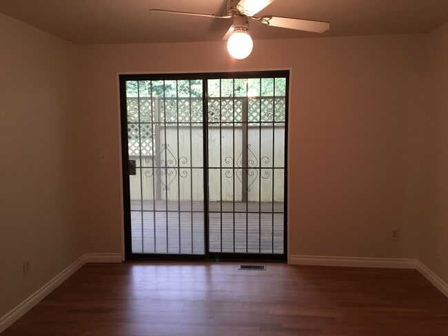 Building Photo - Charming 2 Bedroom 1 Bath Home