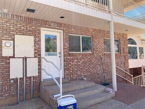 Building Photo - *utilities included* Three bedroom apartme...