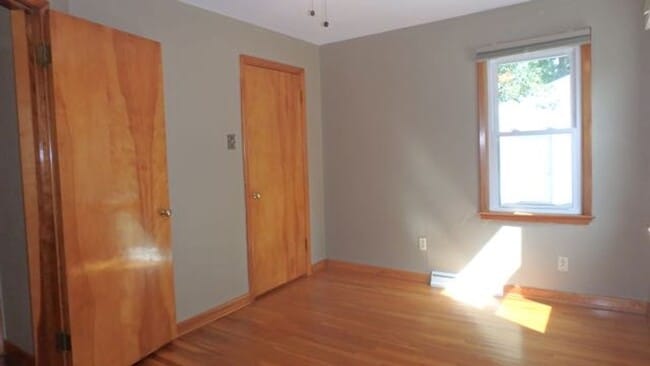 Building Photo - Wonderful 3 Bed 1 Bath House w/ Bonus Room!