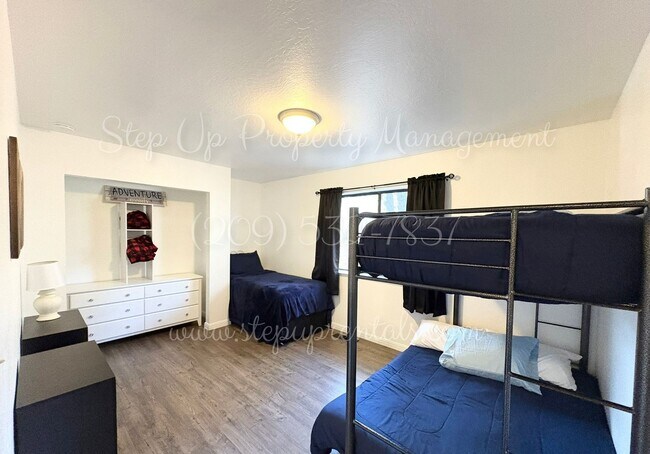 Building Photo - Cozy 3-Bedroom 2-Bath Retreat Nestled in the Trees!