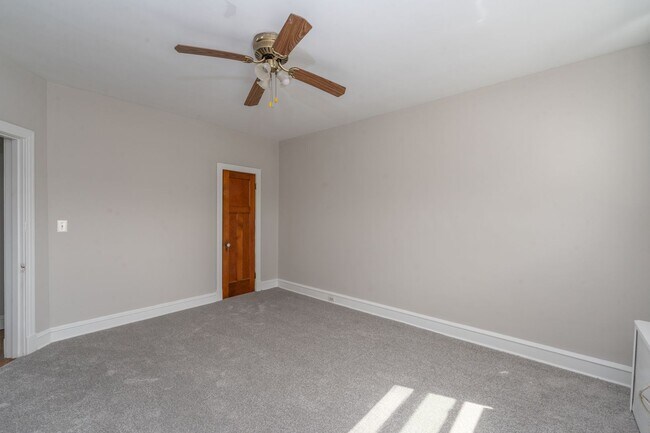 Building Photo - 3-Bedroom, 1.5 Bathroom Home in Belair-Edison