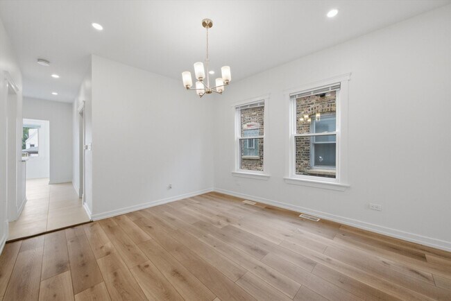 Building Photo - 1109 N Kedvale Ave