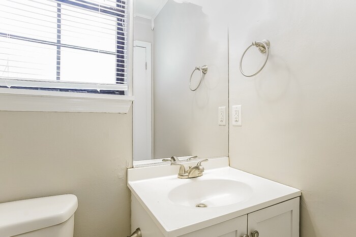 Building Photo - 3511 Windermere Dr