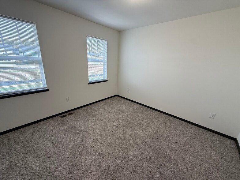 Building Photo - 4825 Suelo Rd